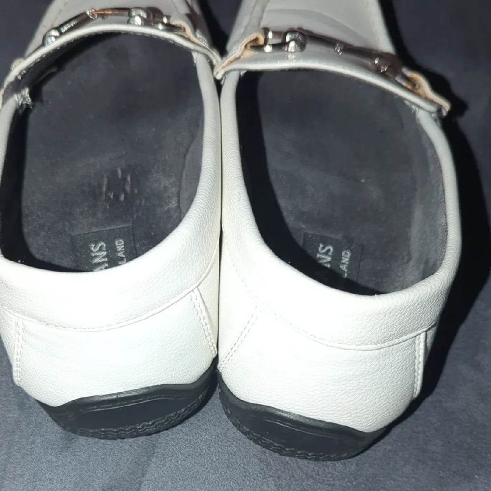 TIM EVANS England White Loafers with Silver Hardware Men's 9